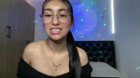 queenbyte_18 online show from April 13, 2:39 am