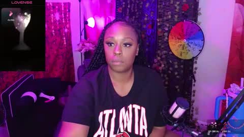 Snapshot of queencroze chatting on November 9, 2:48 pm Queen Cherise Roze online show from November 9, 2:48 pm