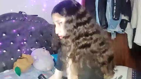 Snapshot of queenjenn__ chatting on November 27, 3:08 am QUEENJEENN online show from November 27, 3:08 am