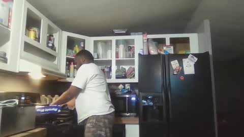 Queen N King Fun Night online show from February 14, 5:19 am