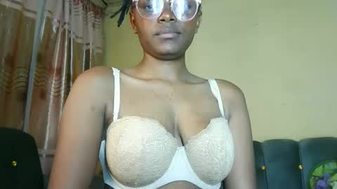 queenmerliz331240 online show from October 13, 9:26 pm