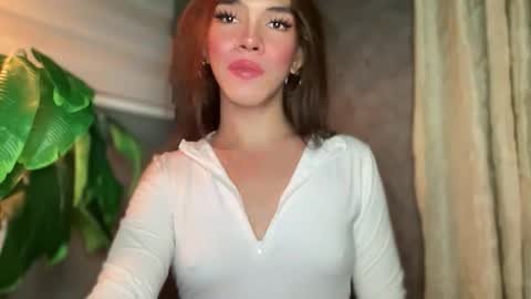 Snapshot of queenn_xxx chatting on November 12, 9:10 am QUEEN online show from November 12, 9:10 am