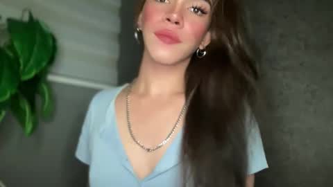 Snapshot of queenn_xxx chatting on December 15, 12:53 pm QUEEN online show from December 15, 12:53 pm