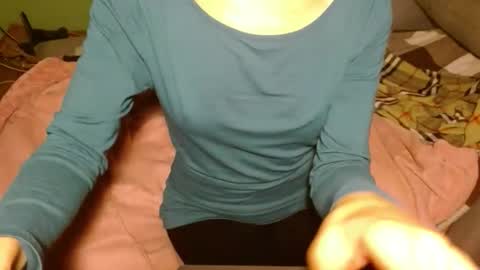 Snapshot of queenoftenderness chatting on October 17, 6:10 pm queenoftenderness online show from October 17, 6:10 pm