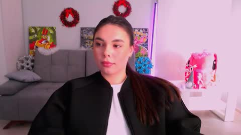 Snapshot of queenofthesense chatting on December 16, 10:42 am Patricia online show from December 16, 10:42 am