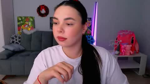 Snapshot of queenofthesense chatting on December 20, 9:49 am Patricia online show from December 20, 9:49 am