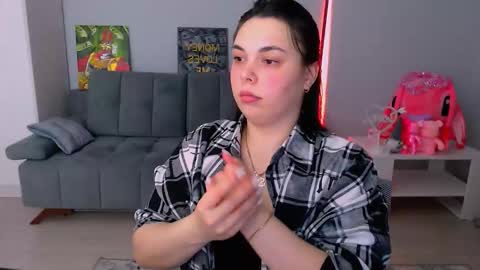 Snapshot of queenofthesense chatting on February 1, 10:03 am Patricia online show from February 1, 10:03 am