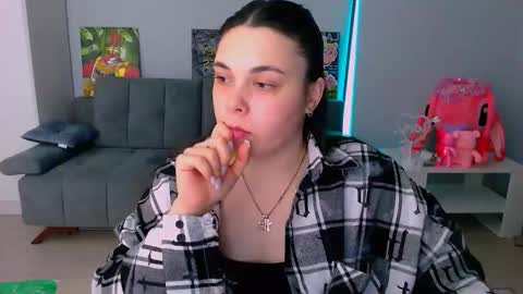 Snapshot of queenofthesense chatting on February 3, 3:06 pm Patricia online show from February 3, 3:06 pm