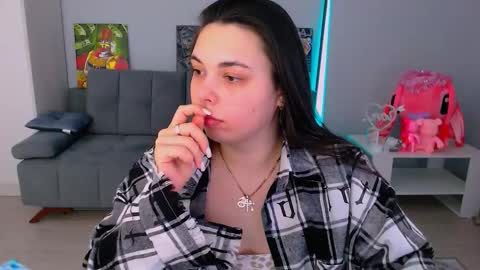 Snapshot of queenofthesense chatting on February 4, 8:53 am Patricia online show from February 4, 8:53 am