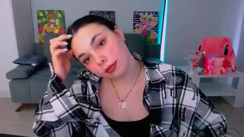 Snapshot of queenofthesense chatting on February 7, 8:18 am Patricia online show from February 7, 8:18 am