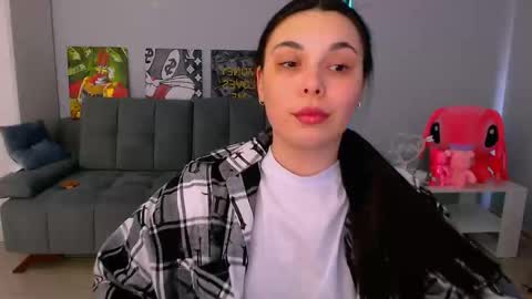 Snapshot of queenofthesense chatting on February 17, 8:11 am Patricia online show from February 17, 8:11 am