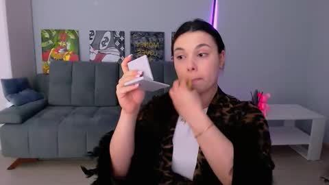 Snapshot of queenofthesense chatting on February 24, 12:25 pm Patricia online show from February 24, 12:25 pm