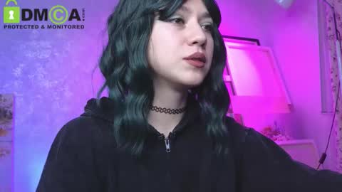 Snapshot of queenofwandss chatting on November 1, 2:41 pm follow my new insta online show from November 1, 2:41 pm