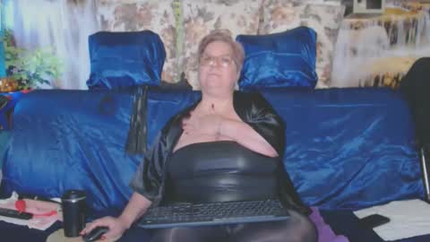 QueenPammy online show from October 24, 5:15 am