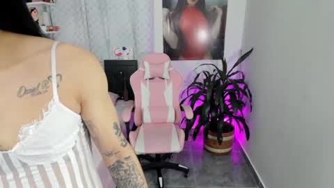 RAMONA ULLOA  online show from September 22, 9:06 pm