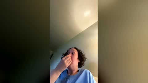 queenreese262370 online show from May 5, 9:56 pm