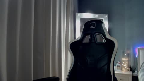 Queensy online show from December 6, 6:06 pm