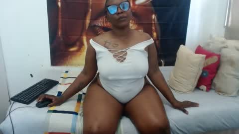 Snapshot of queenteex6993 chatting on June 30, 9:32 am queenteex6993 online show from June 30, 9:32 am