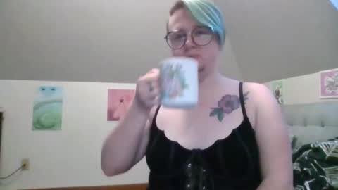 Snapshot of queerlyjaz chatting on November 11, 3:12 pm queerlyjaz online show from November 11, 3:12 pm