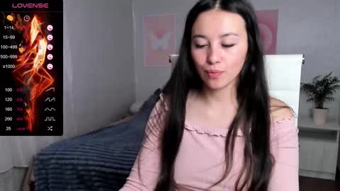 Snapshot of queitsharm_ chatting on October 12, 6:12 am Anna online show from October 12, 6:12 am