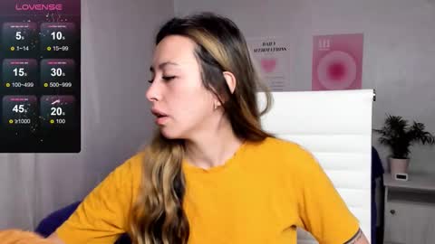 Snapshot of queitsharm_ chatting on December 14, 6:30 am Anna online show from December 14, 6:30 am