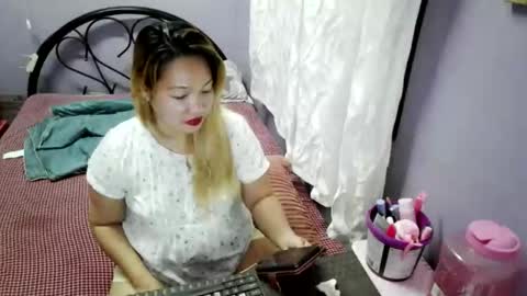 Snapshot of quelly40 chatting on October 28, 7:05 pm quelly40 online show from October 28, 7:05 pm