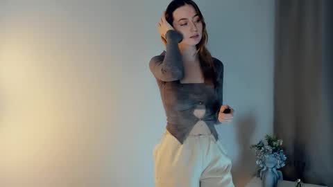 Fiona online show from December 2, 4:09 am