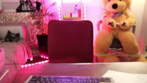 Nova Hollis online show from April 3, 2:42 am