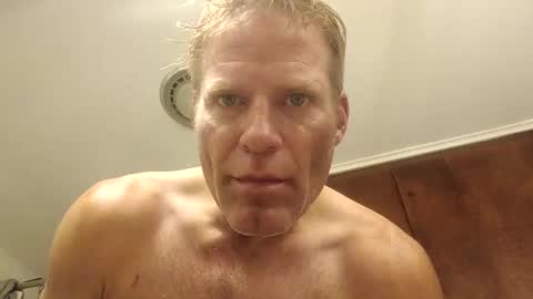 Snapshot of r04233054 chatting on November 18, 8:41 am r04233054 online show from November 18, 8:41 am