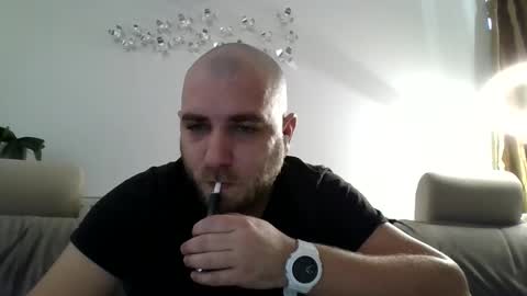 Snapshot of r0bila chatting on March 6, 7:36 am R0bila online show from March 6, 7:36 am