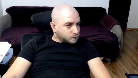 Snapshot of r0bila chatting on December 13, 11:54 pm R0bila online show from December 13, 11:54 pm