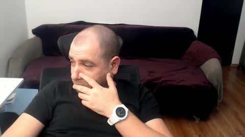 Snapshot of r0bila chatting on December 21, 10:28 pm R0bila online show from December 21, 10:28 pm