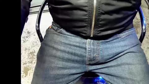 Snapshot of r27822204 chatting on November 13, 5:39 am r2424 online show from November 13, 5:39 am