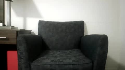 Snapshot of r_monkey583 chatting on December 14, 7:07 pm r_monkey583 online show from December 14, 7:07 pm