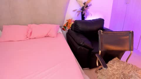 Snapshot of rachaeldeckard chatting on November 8, 4:34 am natalia - online show from November 8, 4:34 am