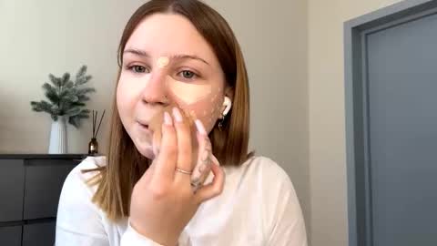 Snapshot of rachellemontag chatting on February 22, 7:40 am Alex online show from February 22, 7:40 am