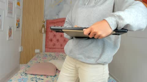 rachellesc online show from April 4, 12:13 pm