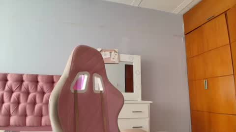 Snapshot of radiantgoddes chatting on December 5, 4:01 pm radiantgoddes online show from December 5, 4:01 pm