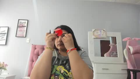 Snapshot of radiantgoddes chatting on December 14, 1:27 pm radiantgoddes online show from December 14, 1:27 pm