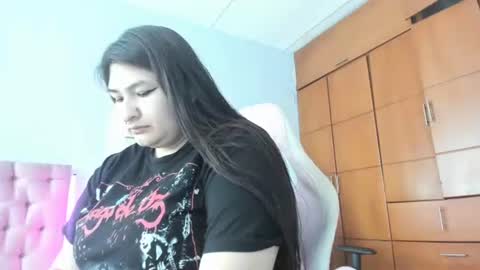 Snapshot of radiantgoddes chatting on December 16, 1:22 pm radiantgoddes online show from December 16, 1:22 pm