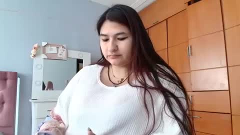 Snapshot of radiantgoddes chatting on December 27, 1:18 pm radiantgoddes online show from December 27, 1:18 pm