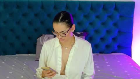 Snapshot of raeeamber_ chatting on November 13, 7:18 am sweet peach online show from November 13, 7:18 am