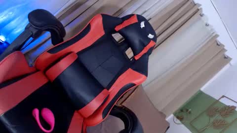 Snapshot of raileykink chatting on December 15, 7:10 pm itsmeRailey online show from December 15, 7:10 pm