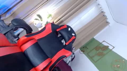 Snapshot of raileykink chatting on February 14, 3:43 am itsmeRailey online show from February 14, 3:43 am