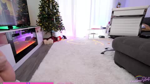 Snapshot of rainbowslut chatting on December 3, 5:55 pm Mary Rainz online show from December 3, 5:55 pm