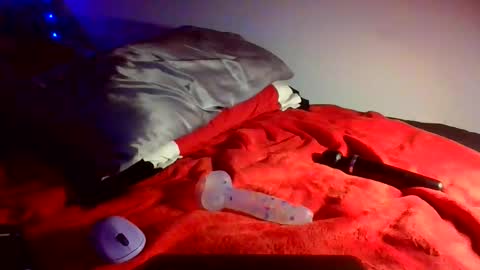 Snapshot of rains_world chatting on February 13, 6:20 am Opal Rainbow online show from February 13, 6:20 am