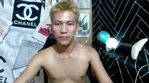 Snapshot of ralfhuge24 chatting on October 3, 9:39 am ralfhuge24 online show from October 3, 9:39 am