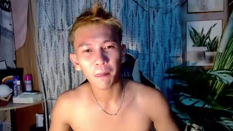 Snapshot of ralfhuge24 chatting on October 15, 9:53 am ralfhuge24 online show from October 15, 9:53 am