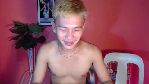 Snapshot of ralfhuge24 chatting on October 23, 10:58 am ralfhuge24 online show from October 23, 10:58 am