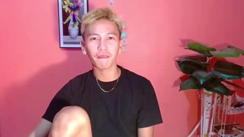 Snapshot of ralfhuge24 chatting on October 24, 1:40 pm ralfhuge24 online show from October 24, 1:40 pm